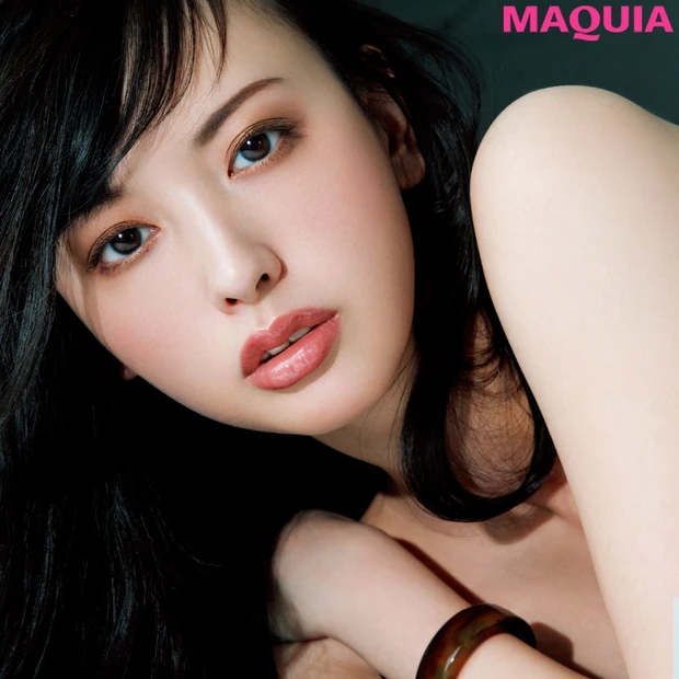 シャネルの夏はベージュトーンが充実！ 質感を操るドラマティックな夏顔メイ…