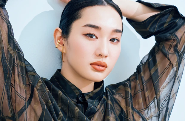 彫り深くする「キリッとクール眉」