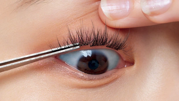 のり不要（グルーレス）つけまつげ上用のつけ方