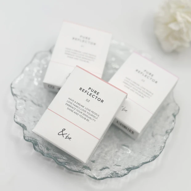 粉っぽさゼロ。大人のツヤはこれでいい！&be 新作ハイライター「ピュアリフレクター」_6