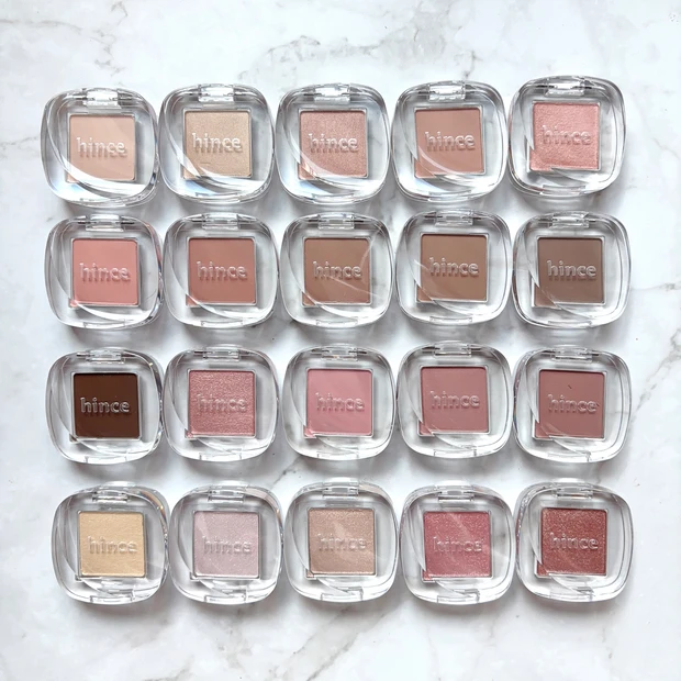 ヒンス「シングルアイシャドウ」を全色並べた写真