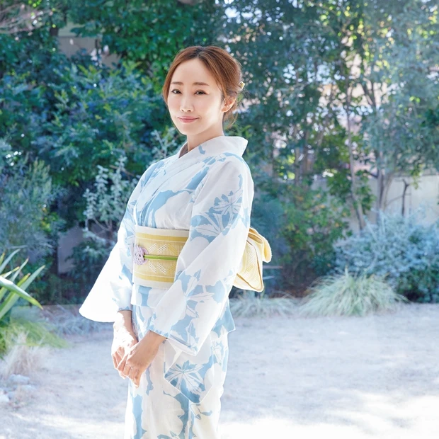 神崎 恵さん流・浴衣を着る日のポイント解説。装いにもメイクにも透明感とか…