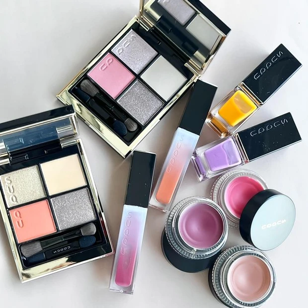 【1位】SUQQUの限定・夏新色を全色スウォッチ！「シグニチャー カラー アイズ」や人気リップなどが登場【夏コスメ2024】