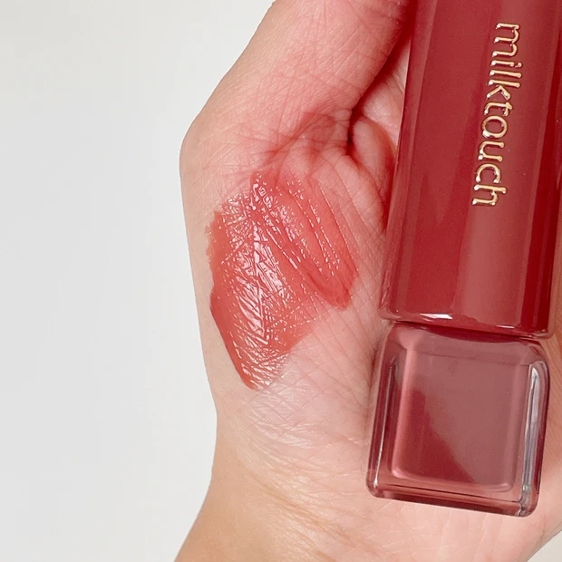 ミルクタッチ 落ちないリップ 10 フォーリンココ スウォッチ