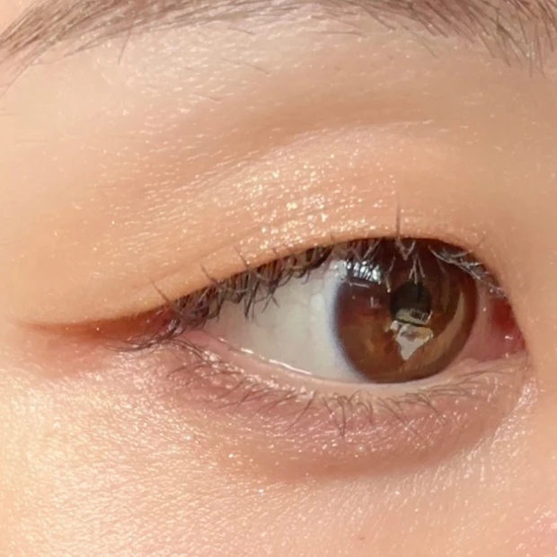 RMK グラフィック リクイド アイライナー  EX-3 サンリットシーズのメイク例