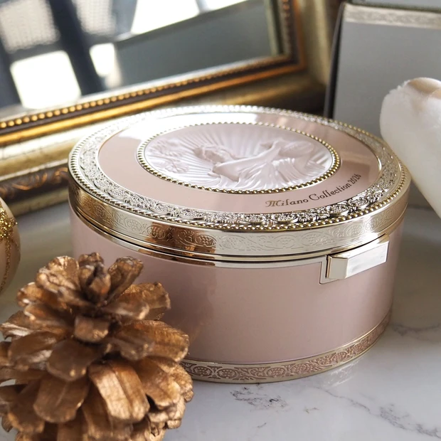 「ミラノコレクション フェースアップパウダー2026」パッケージ