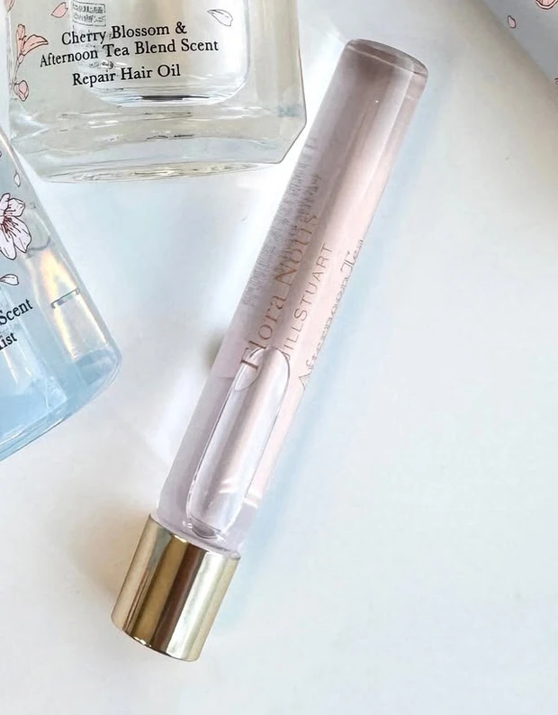 フローラノーティス ジルスチュアート チェリーブロッサム＆アフタヌーンティーブレンド オードパルファン ローラーボール