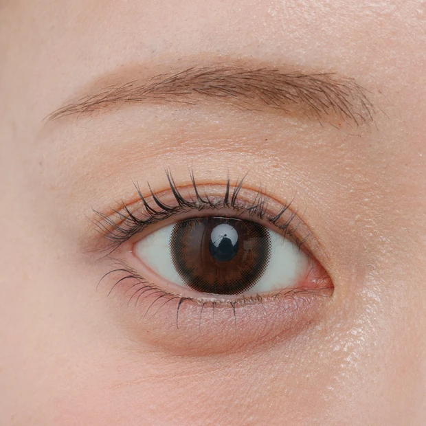 声優石飛恵里花メイク前目元開け