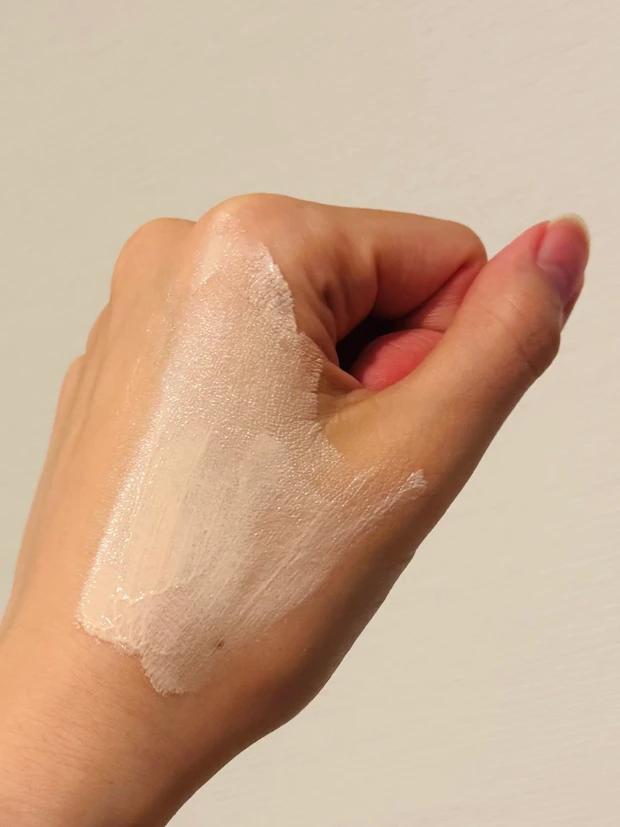 ByURのセラムフィットシャイニングトーンアップクリームのスウォッチ