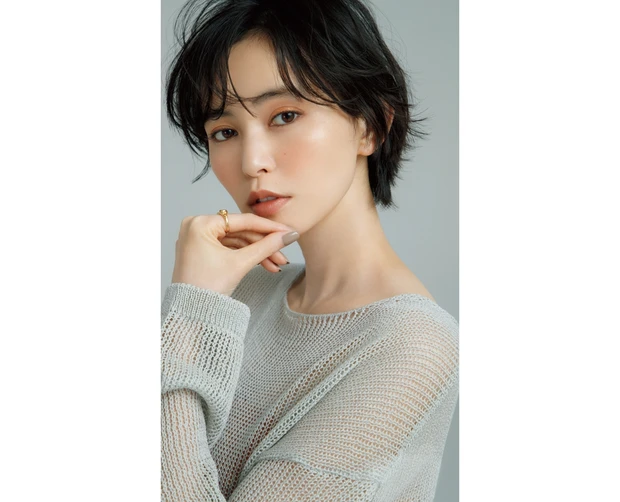 LOOK1 抜け感と華やかさを両立 フェミニンFace