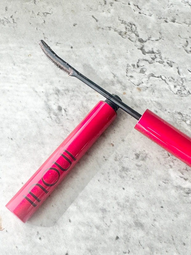 02 インウイ　マスカラ　アイメイク