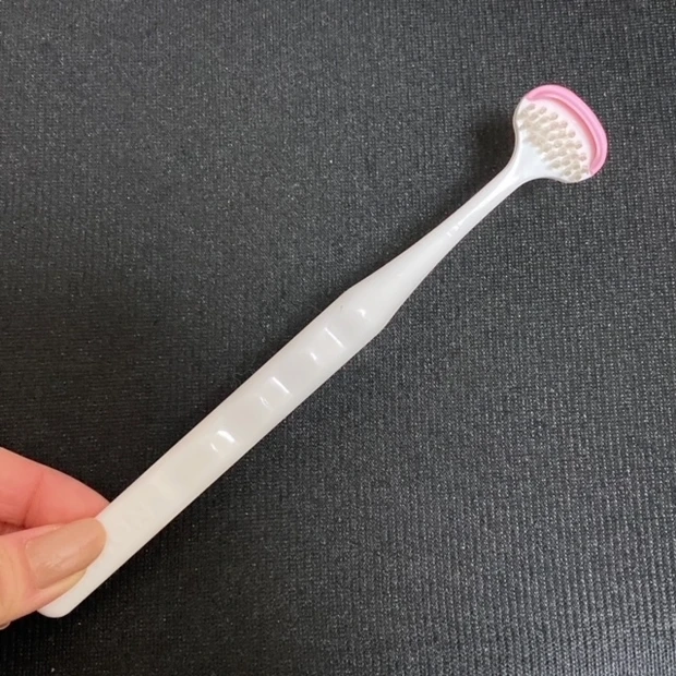 舌ケアしてますか？♡歯磨きだけでは口臭は予防できない！舌磨きをして、口臭0の口元へ♡_2_1