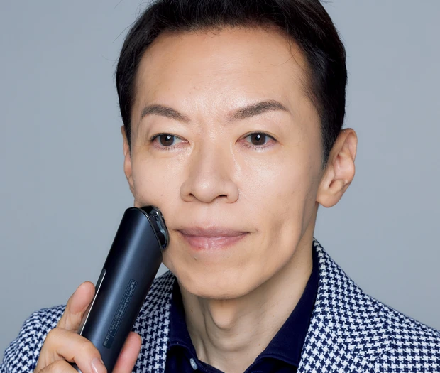 君島誉幸さんがパナソニック バイタリフト RF EH-SR85を使用している様子