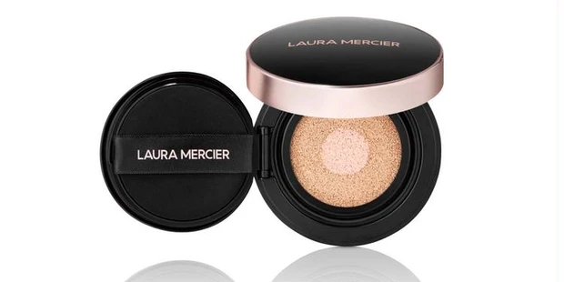 2.デイリーメイクにも最適！ ツヤ肌コーラルメイク_BASE_ローラ メルシエ ジャパン　フローレス ルミエール ラディアンス パーフェクティング トーンアップ クッション FAIR ROSE