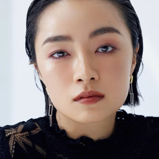 マスクを外した瞬間に魅せる！ 岡田知子さんの2021年MYベストヒットメ…