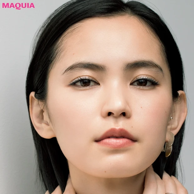 涼やかに色っぽく。透明感のある目元を叶える夏色グレーのススメ