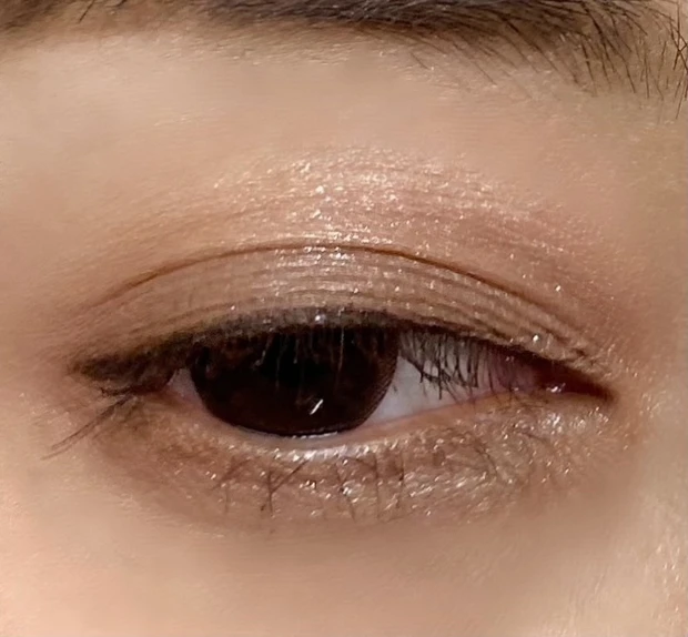 【アンプリチュード】2021年春の新作は、大人スモーキーカラーが美しい✨限定アイシャドウをスウォッチ!_8_2