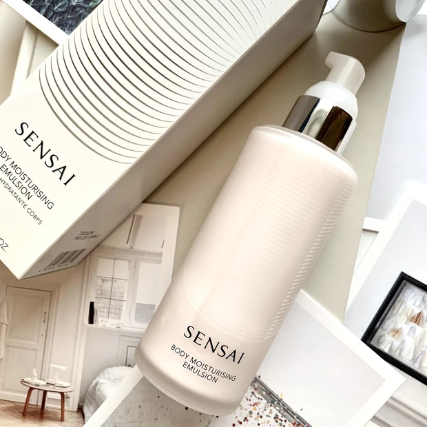 【ベスコス3位受賞】10,000円クラスのSENSAI［センサイ］贅沢ボディケアを贈り物に！1年頑張った自分へのご褒美にも【ネックアンドデコルテエッセンス】_4