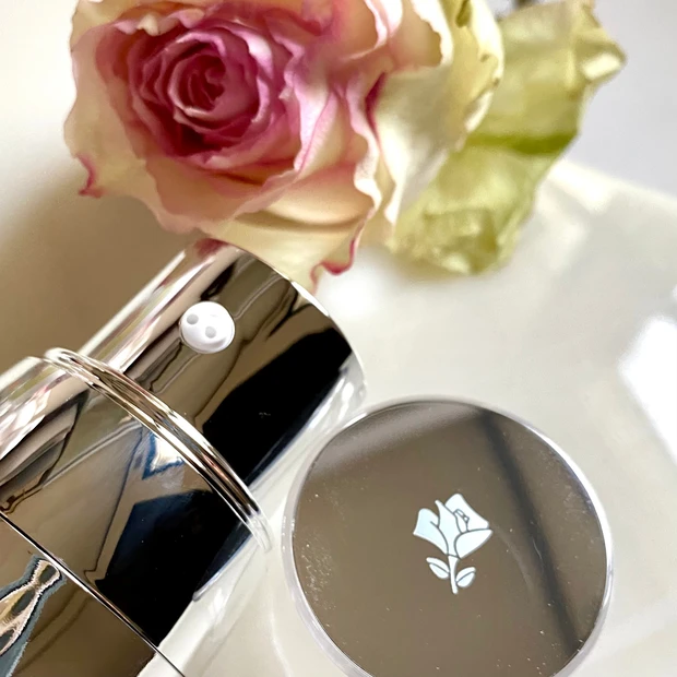 元旦に新発売。１プッシュで三ヶ所の穴から同時に出てくる美容液！レネルジー HCF トリプルセラム_3_1