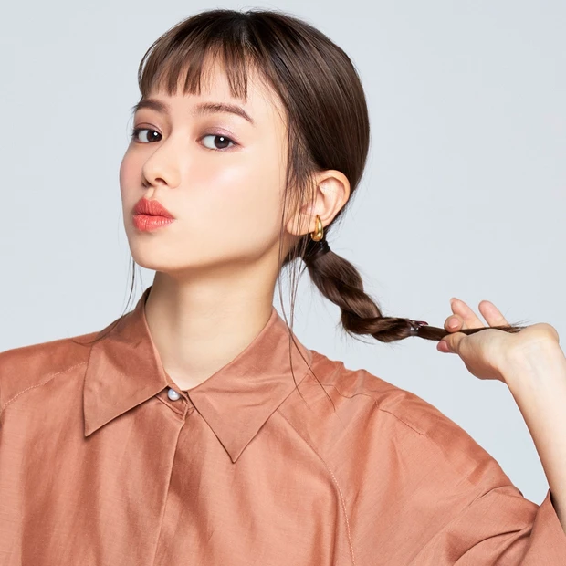 【山本舞香】こなれ感抜群の大人ヘルシーなロープ編み