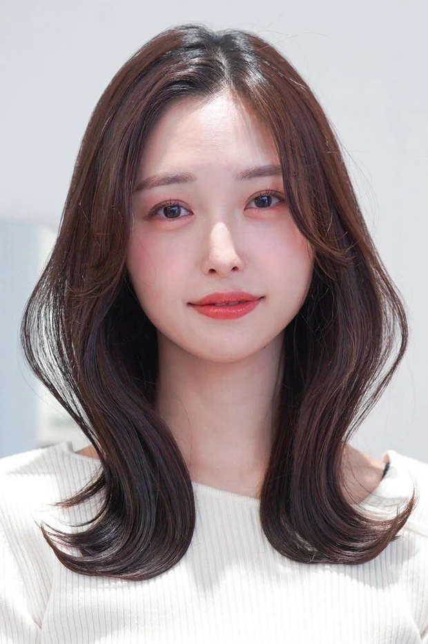  【春におすすめの髪型】ミディアムヘア11選  韓国風S字バング×レイヤーで小顔見せ！大人に似合うくびれミディアム