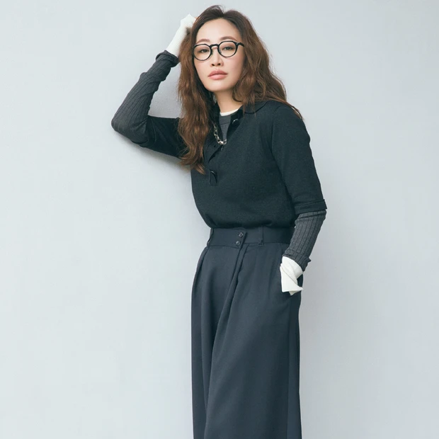 【神崎 恵の恋させる瞬間】モノトーンのシンプルコーデ。メイクでどう魅せる？