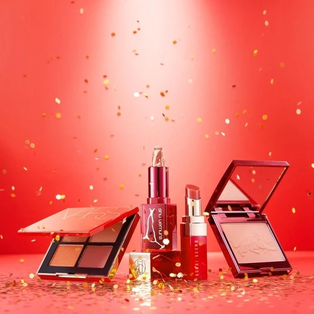 【1月3日・4日】今日は新月。“赤”のパワーを纏って、仕事の目標をしっかり立てよう! 水晶玉子先生監修「2022年開運コスメ」