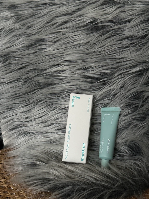 ポアレス肌　poreless primer プライマー　イニスフリー　ノーセバム ブラープライマー