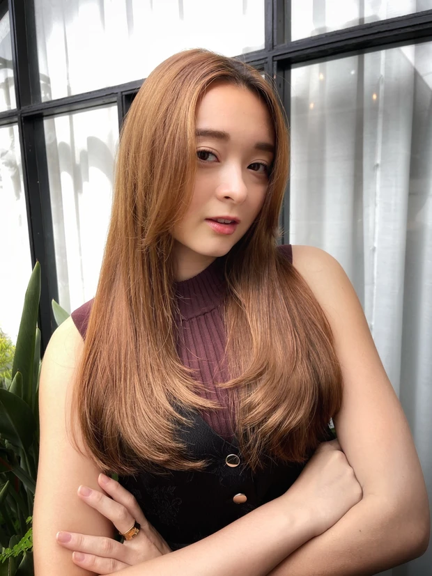 ヘアカタログ ロング ロングヘア 前髪なし スタイリング