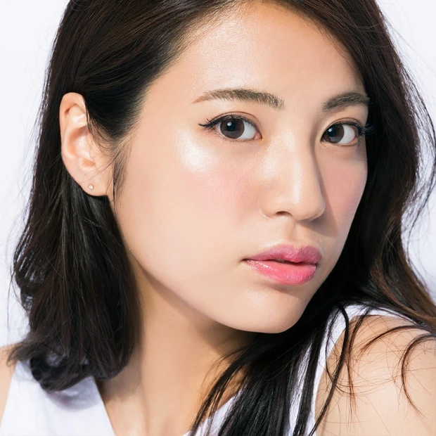 視線を目もとに引き寄せる “ハイライト×アイラインを変えるだけ”で、大人…