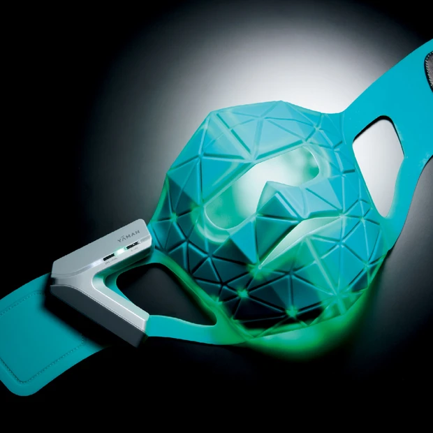 ハイスペ仮面で話題！ギア部門受賞・ヤーマンの「ブルーグリーンマスク リフト」をガチお試し【MAQUIAベストコスメ2025下半期】