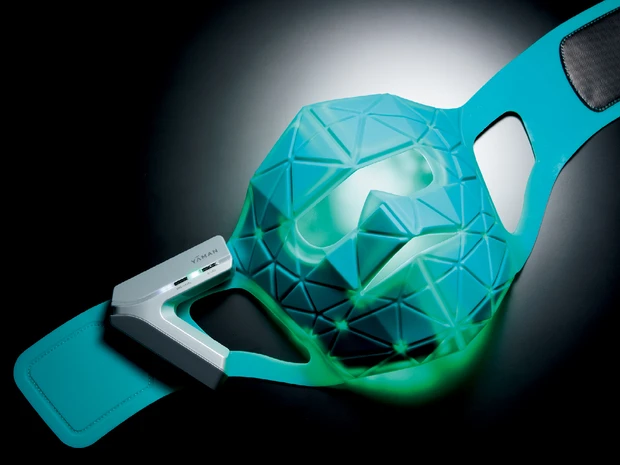 ハイスペ仮面で話題！ギア部門受賞・ヤーマンの「ブルーグリーンマスク リフト」をガチお試し【MAQUIAベストコスメ2025下半期】