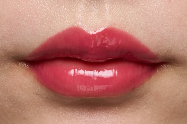 プチプラリップ ブルベ冬 キスミーフェルム 紅筆リップグロウ 03 スウォッチ