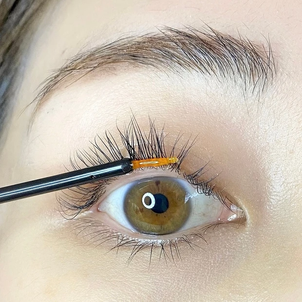 【まつげメイクの仕上げ方】ホットビューラー正しく使いこなせてる？綺麗なアイメイクを仕上げるコツ_3_1