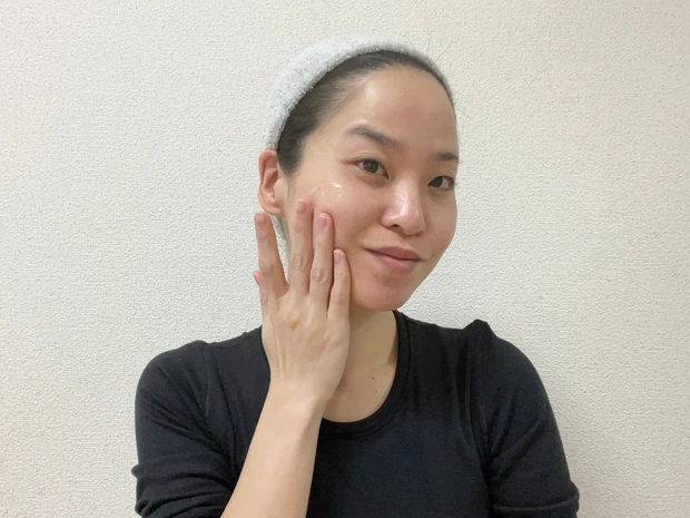 ASTALIFT Opme（アスタリフト オプミー）を肌に塗布