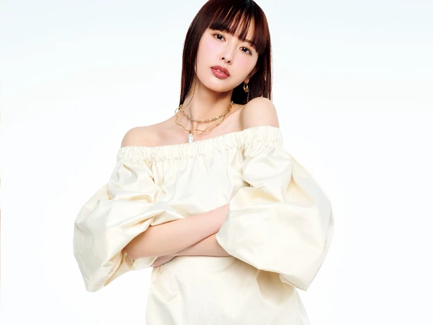 鈴木えみさん「全身これで出来てます」。見惚れるほどのサラサラ髪＆肌をつくる愛用品、全部見せ！