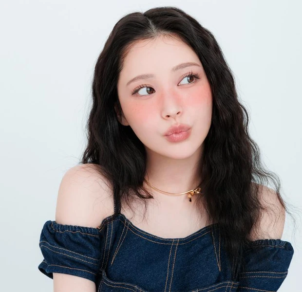 ボヘミアンなチークがポイントの「モカムースメイク」