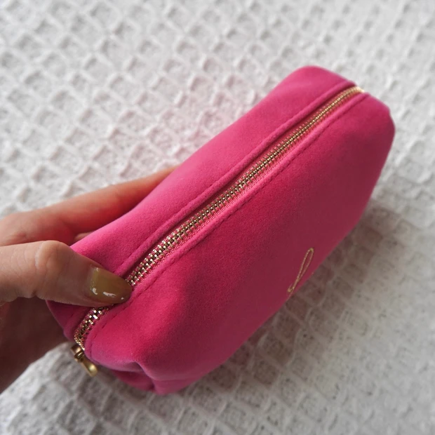 旅行　ポーチ　中身　コスメ　軽量化　持ち運び　パッキング　減らす 最小限　吊り下げ　中身　かわいい 旅好き 大人女子 Lisaeldridge リサエルドリッジ