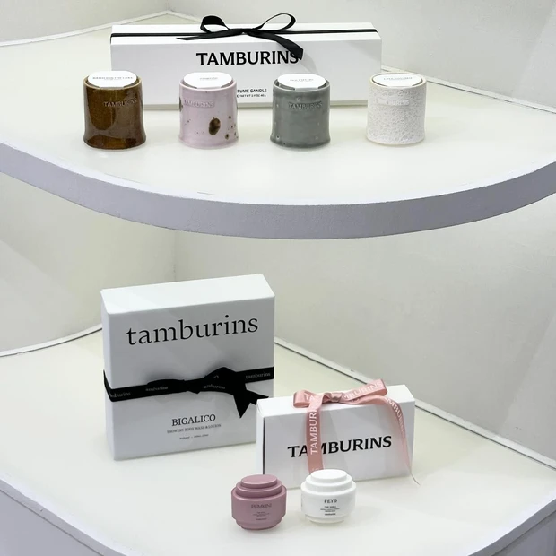 TAMBURINS(タンバリンズ)東京青山フラッグシップストアの店内ディスプレイ ラッピングも