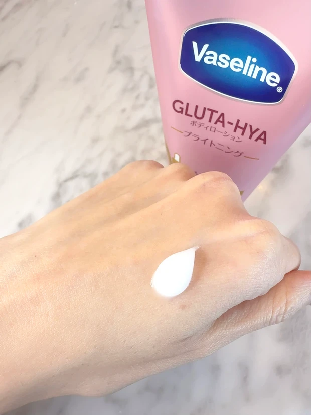 ヴァセリン／グルタヒア ボディローション ブライトニング  テクスチャー