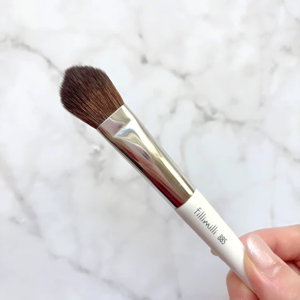 バウンシーチークシャドウを塗る時に使用したハイライトブラシ