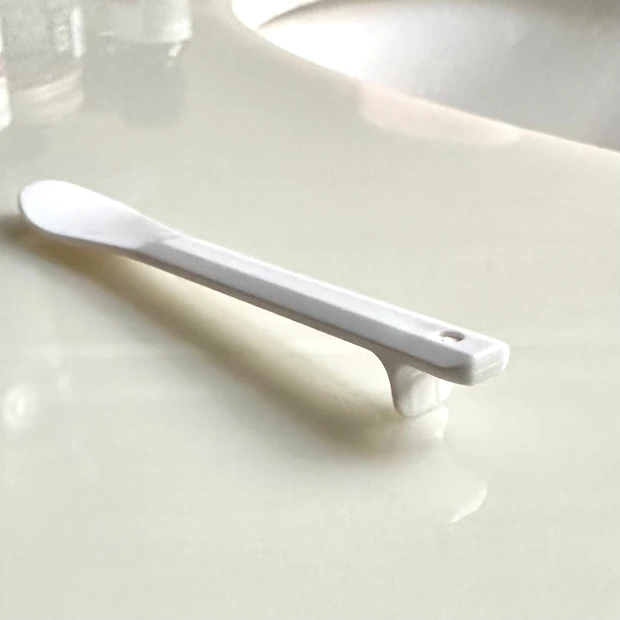 気の利いたスパテュラが嬉しい。医薬部外品となったカナデル プレミアリフト_2_2