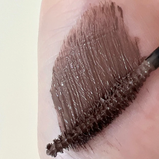 【新色コスメスウォッチ】ディーアップのマスカラから待望の新色登場！秋マストの予感、「マロングレージュ」徹底レビュー_2_1