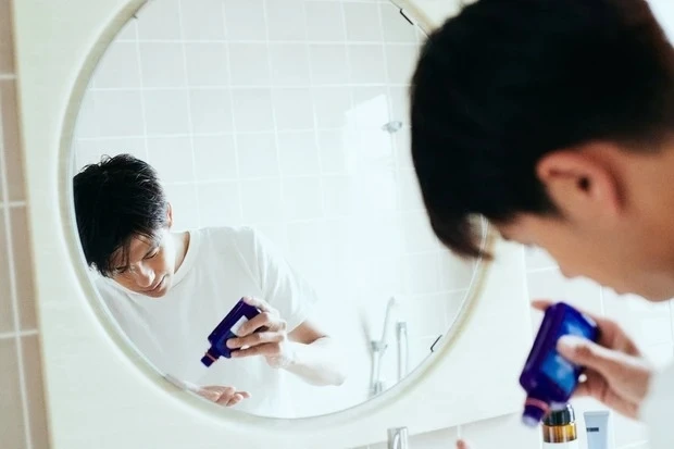 【正しいメンズスキンケアのやり方・メンズ美容】洗顔後は潤いをチャージして、フタをする!
