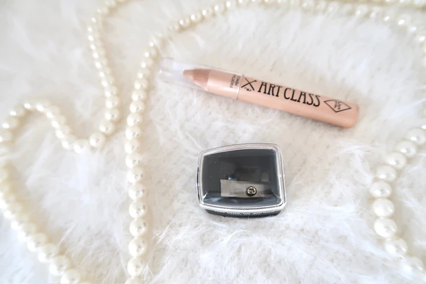 too cool for school アートクラス　フロッタージュペンシルとシャープナー