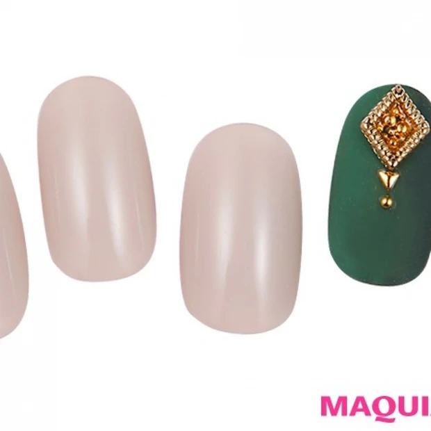 フェミニンカラーに合わせる品格カーキネイル