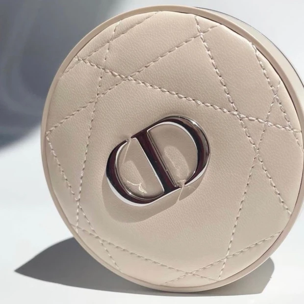 崩れたないならこれ！Diorコスメマニアの私がヘビロテしているベースメイクを紹介します✨大人気コンシーラーも。_4_1