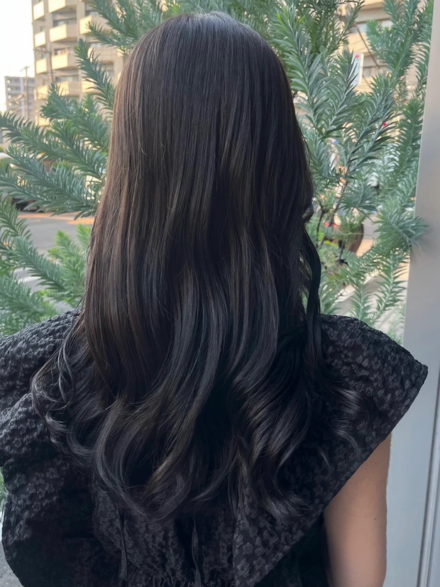 【暗髪が好きな人におすすめ】夏にぴったり！軽やかなロングレイヤースタイルが可愛すぎる♡_4