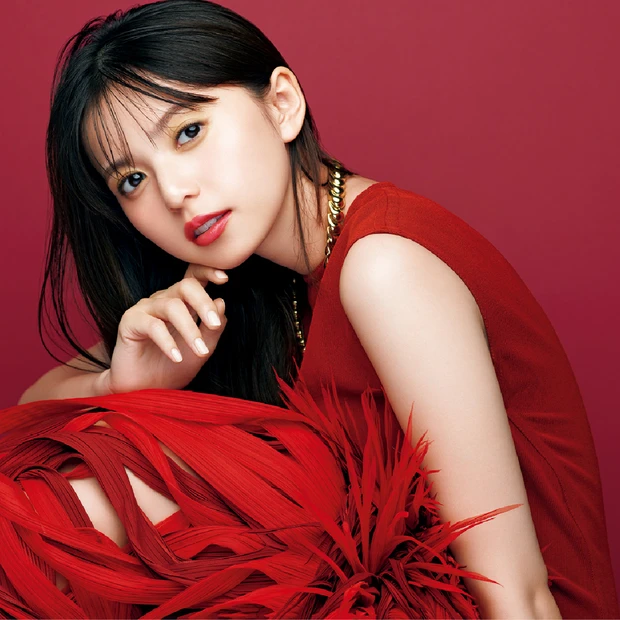 齋藤飛鳥さんの“推しコスメ”、寝る時のこだわりは？ キレイをつくるあれこれに注目