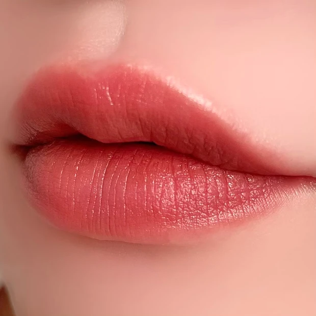 OPERA オペラ シアーマットリップスティック 04 ブラウン